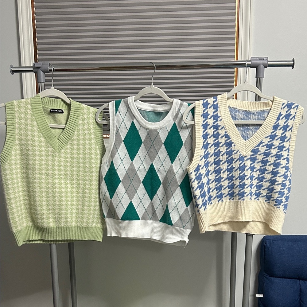 SHEIN Green Argyle & Houndstooth Knit Vest Bundle